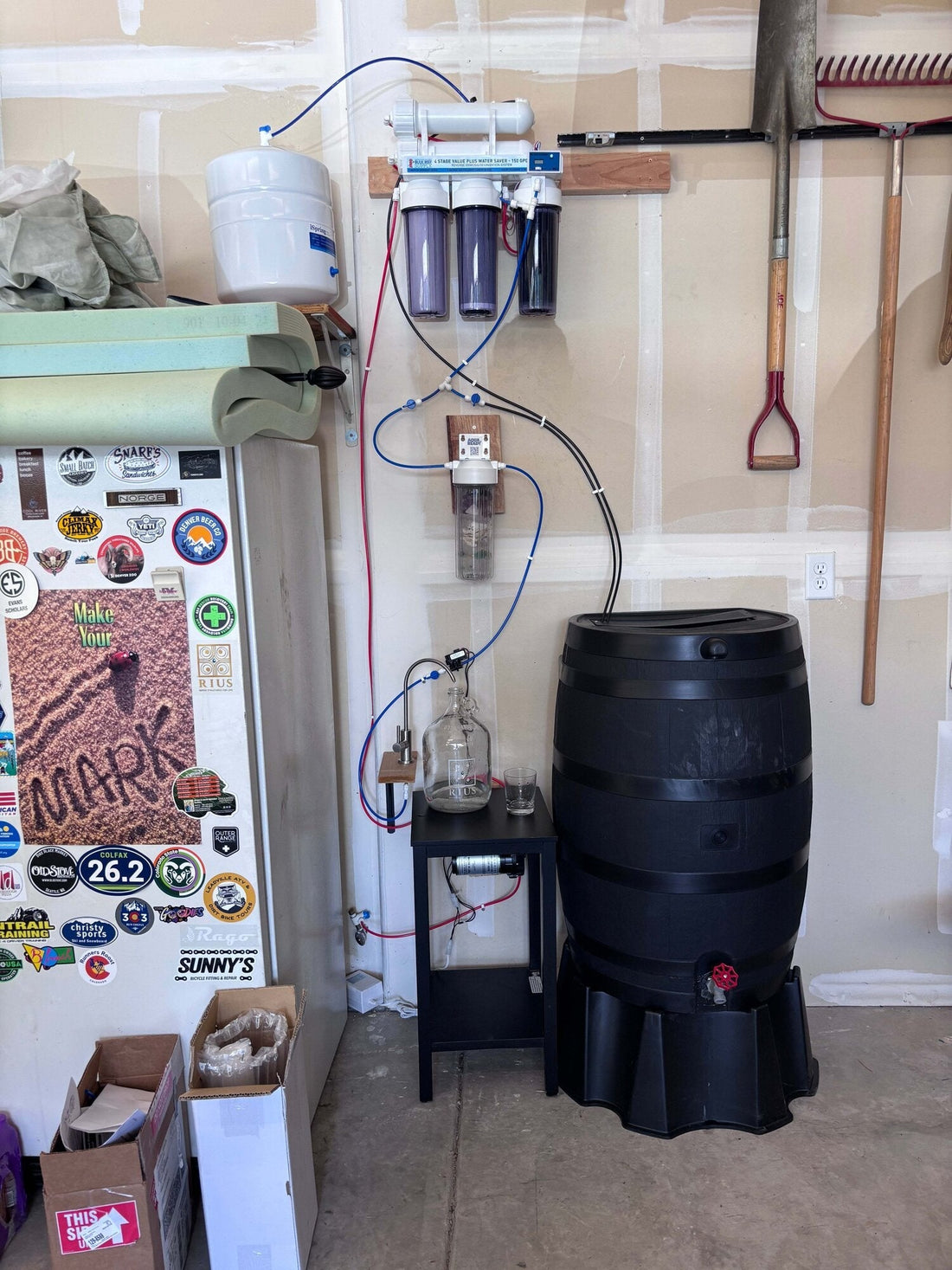 Wall-mounted Rius filtration system with charging chambers installed in a home
